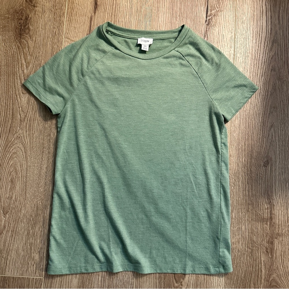 J. Crew Factory EUC Women’s Green Crossover Short Sleeve T-Shirt Top in Size XXS